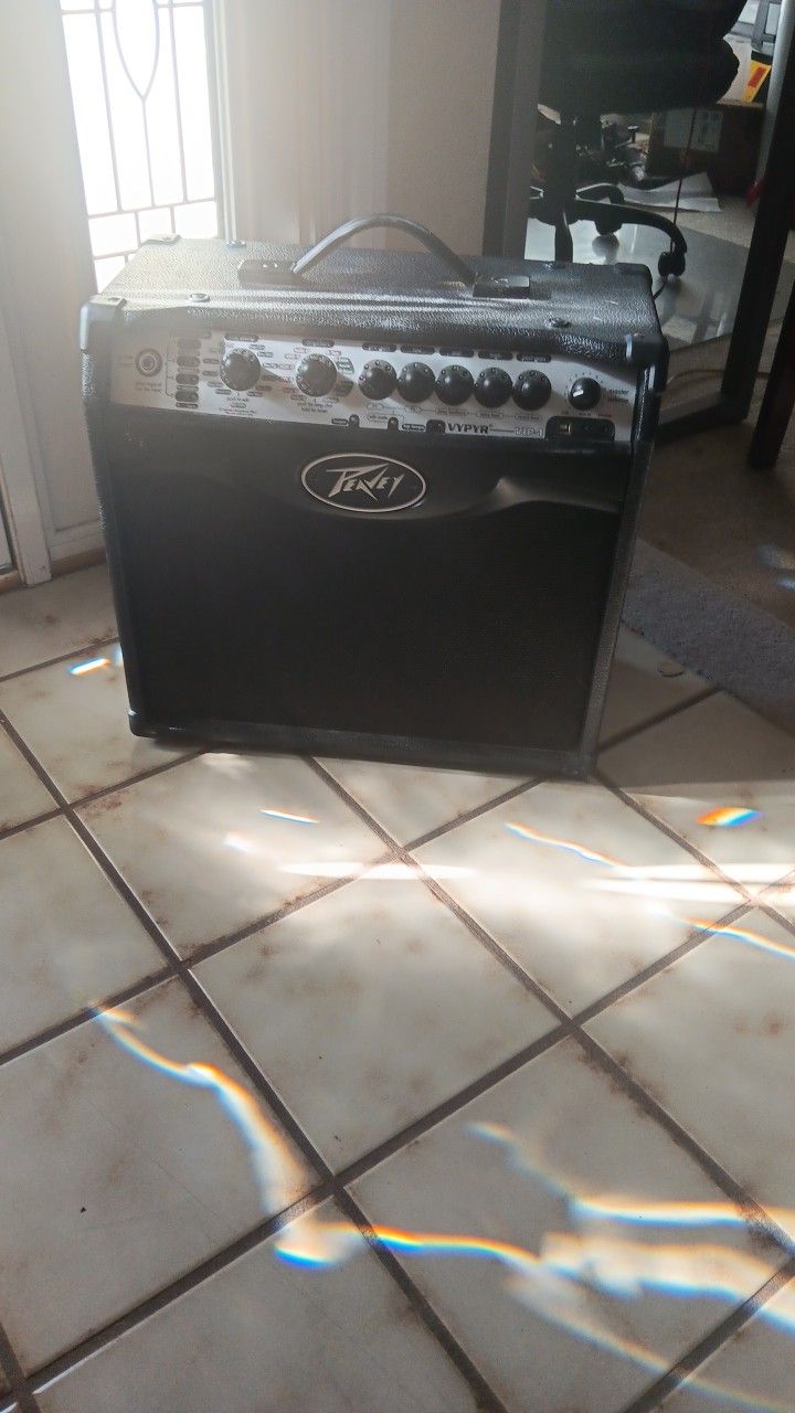 Peavey Gutiar/bass Amplifier