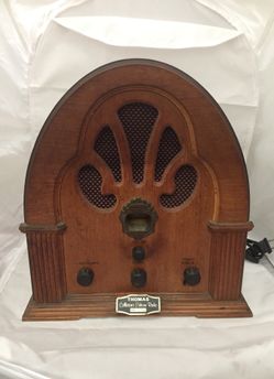 ANTIQUE THOMAS COLLECTORS EDITION RADIO