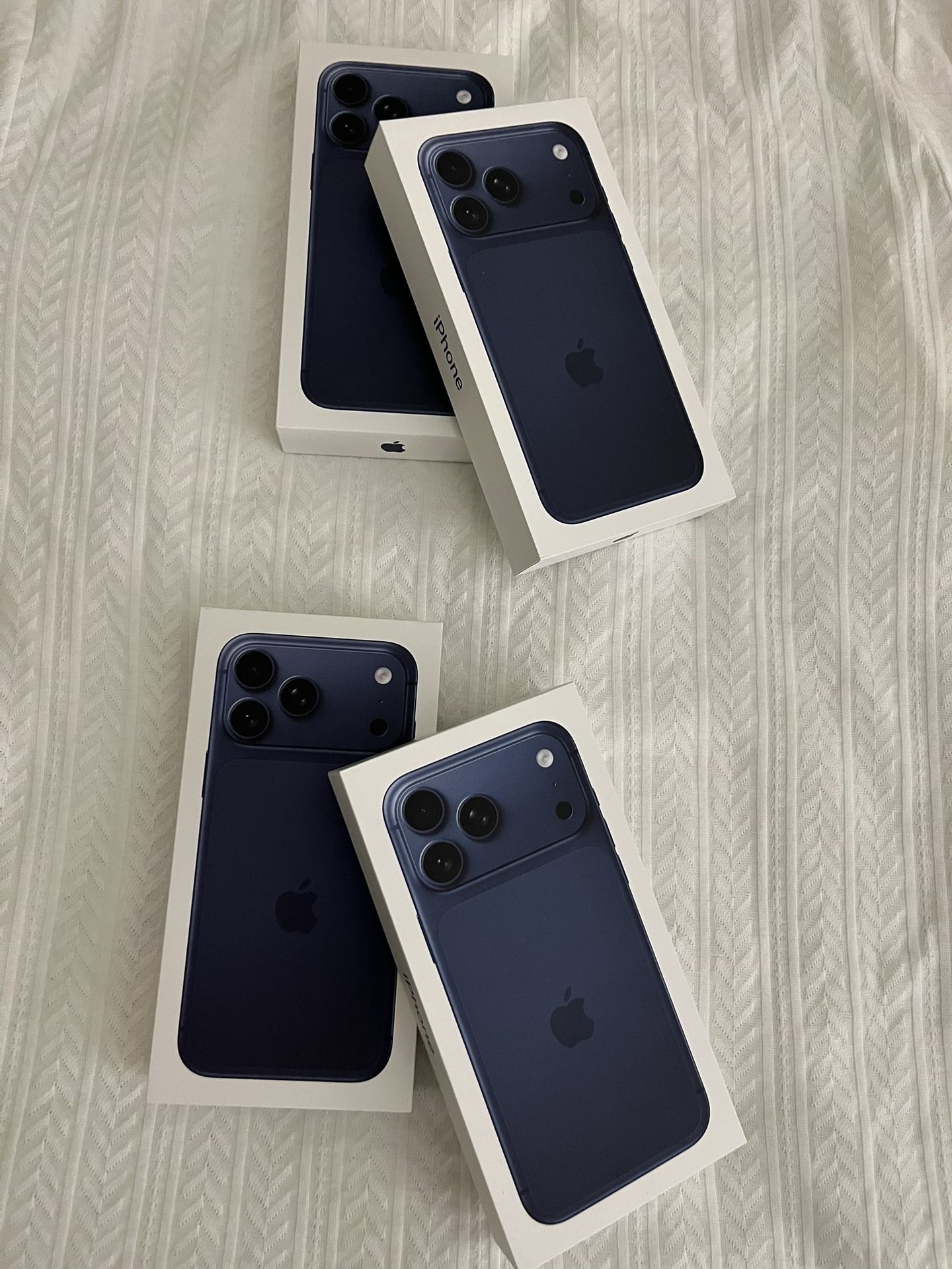 New Sealed Apple iPhone 17 Pro max Deep Blue Unlocked Comes With Receipt  I Come To you Deliver Now 