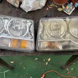 2006 Chrysler headlamps
