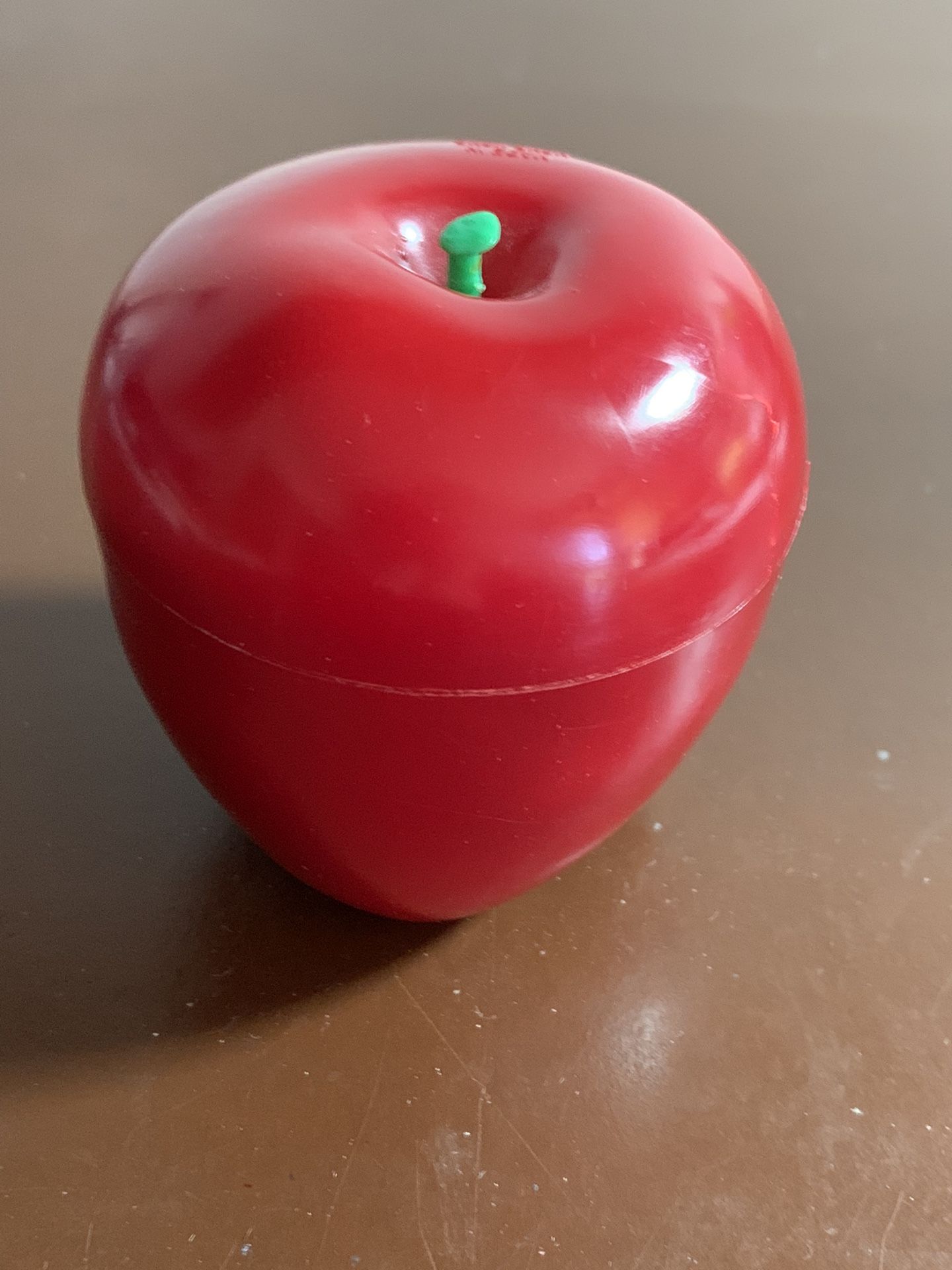 Vintage 37 PIECE PUZZLE in a PLASTIC APPLE HOLDER made in HONG KONG (complete)