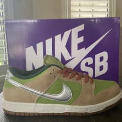 Nike SB Dunks Sesame and Pear Size 11