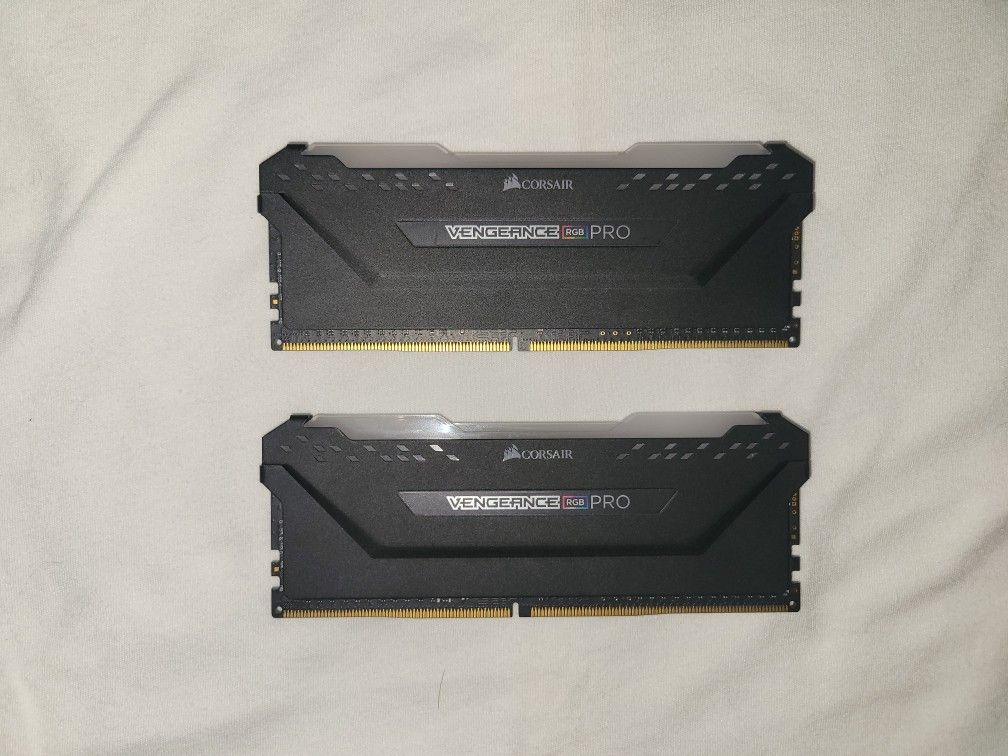 16 GB DDR4 RAM CORSAIR VENGEANCE RGB 3000MHZ