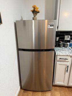 Stainless Refrigerator Top Freezer