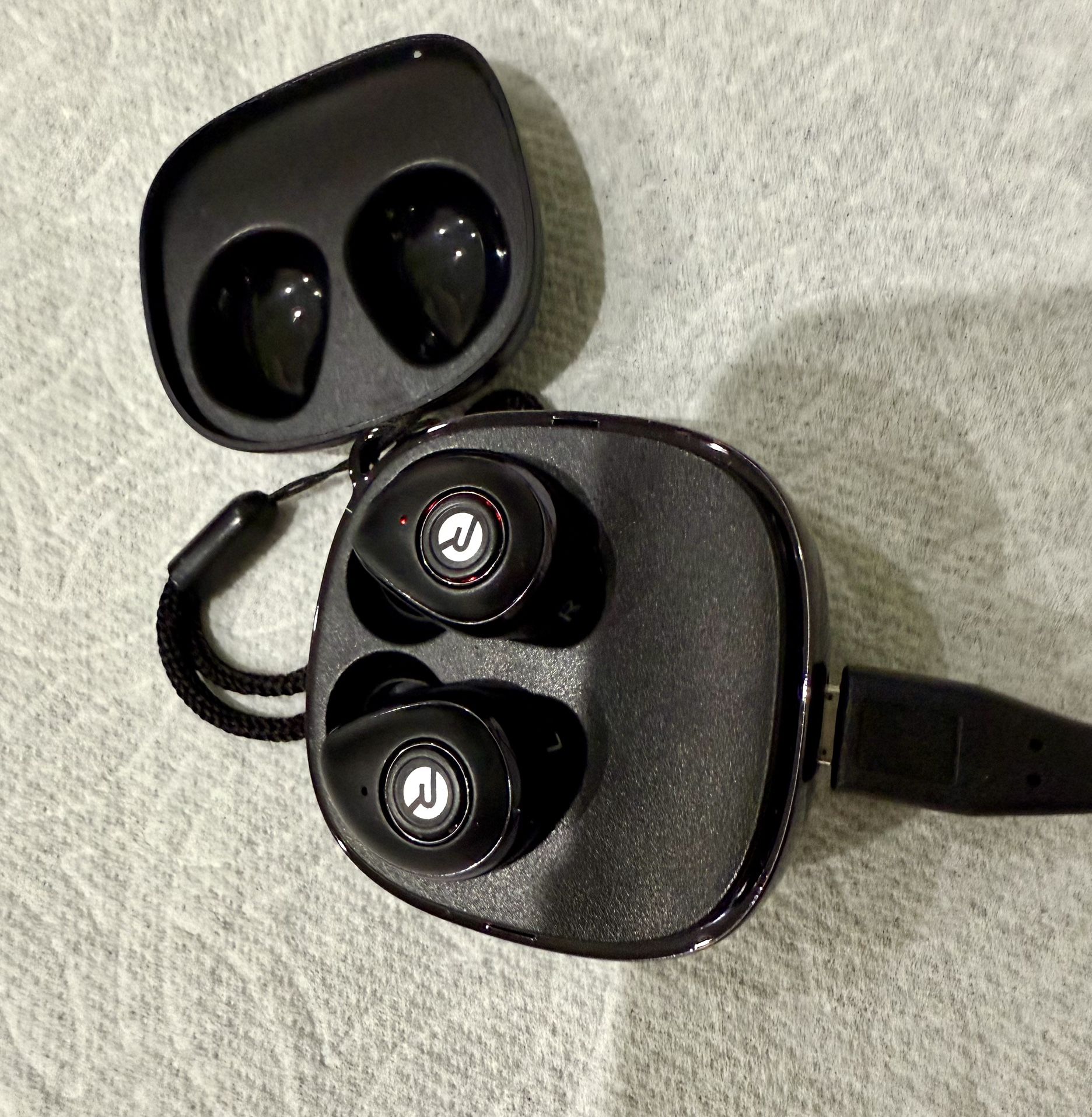 🎧 Raycon True Wireless Earbuds – Great Sound, Fully Working!