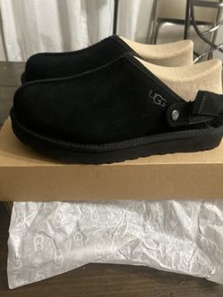 Women’s Black UGGS Brand New In Box Size 6