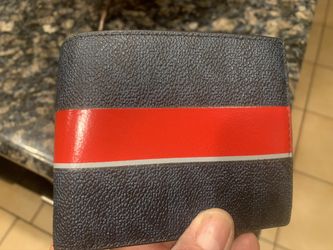 Michael kors wallet for men like new only used twice