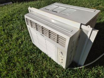 Haier air conditioner. 5000 BTU. Excellent condition