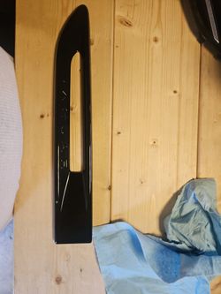 Side Power Vent - Gloss Black - Right Side - Jaguar (T4A30230)
2017-2023 Jaguar F-Pace - t4a30230