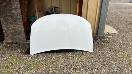 2018 Chrysler Pacifica Hood