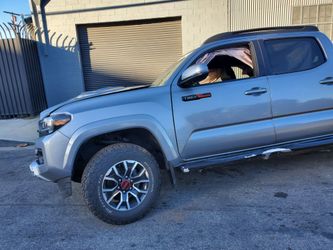 Tacoma parts out 2016-2023  partes para tacoma disponibles