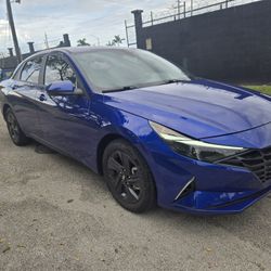 2022 Hyundai Elantra 