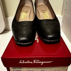 Salvatore Ferragamo Luigia Vintage Black Leather Pumps – Size 7B