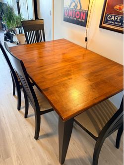 Dining room table with 2 extensions and 4 chairs