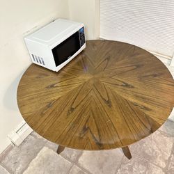 “Wide Round Dining Table for 4 – Ideal for Family Gatherings”