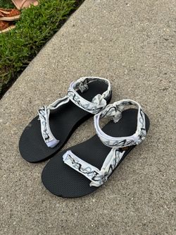 Teva’s Size 9