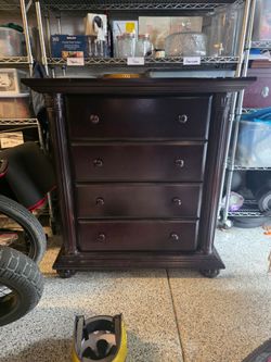 Dresser 4 drawer
