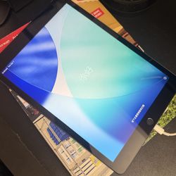 iPad 9th Gen 64GB WiFi + Cellular + Logitech K480 Keyboard – Great Condition