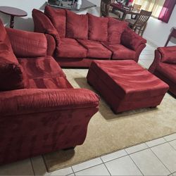 Beautiful Living room set.                Loveseat, Sofa, Chair, Ottoman and Carpet set. 