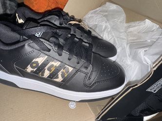 ADIDAS BLACK WITH LEOPARD STRIPES SIZE 5.5