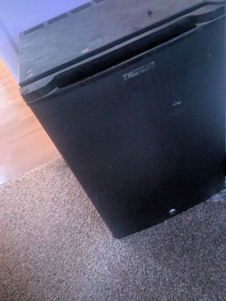 Mini Fridge with lock