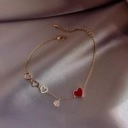 Fashion Charm Rhinestone Heart Gold Plated Chain Bracelet.