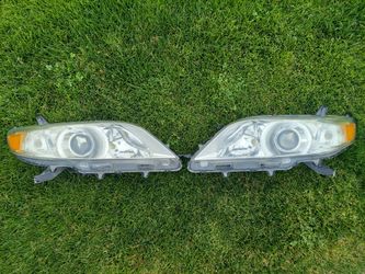 2011 ,2013 Toyota sienna headlights oem or factoryTY