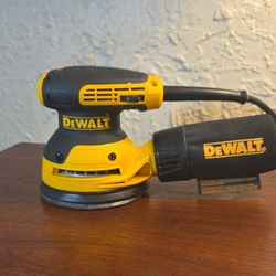 Nice Dewalt Sander. In Great Shape.