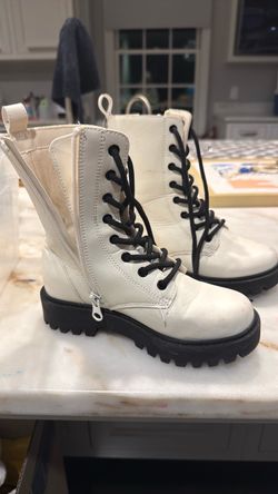 Girl’s high top boot shoes