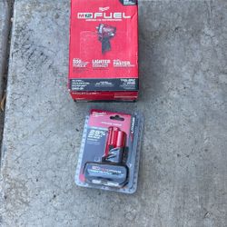 Milwaukee M2 Fuel Stubby Impact 3/8 