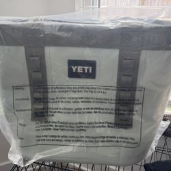 Yeti Camino Carryall 35