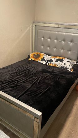 Queen bedroom set