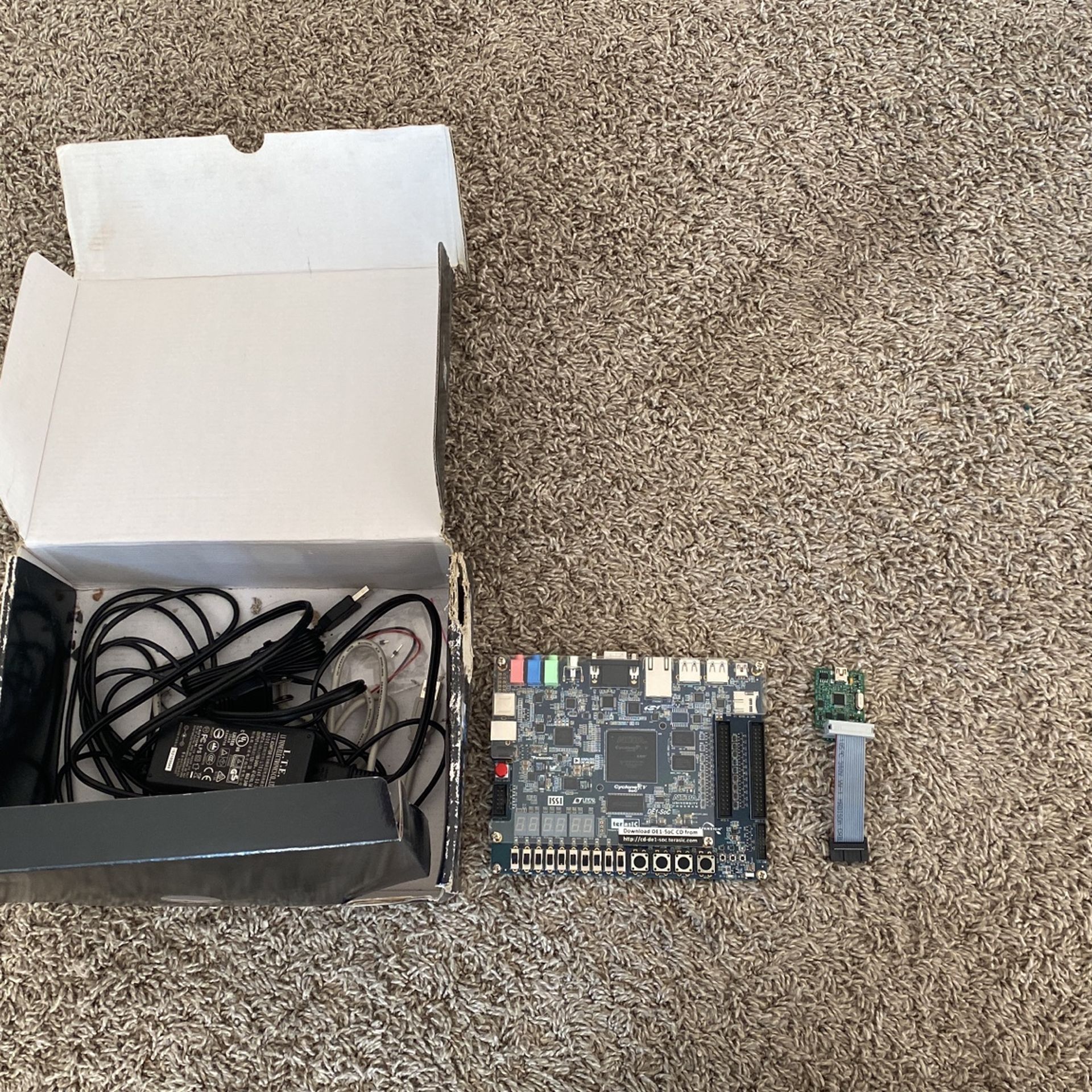 De1-Soc Development Board(Bonus AURT To USB Module)