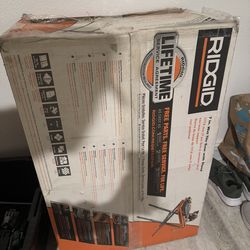 Like New Rigid 7 in Wet Tile Saw with Stand