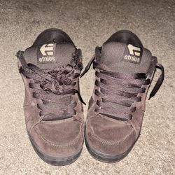 Etnies brown skate shoes