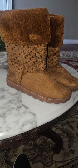 Boots!! Get ready for WINTER - various sizes - Please review details in description