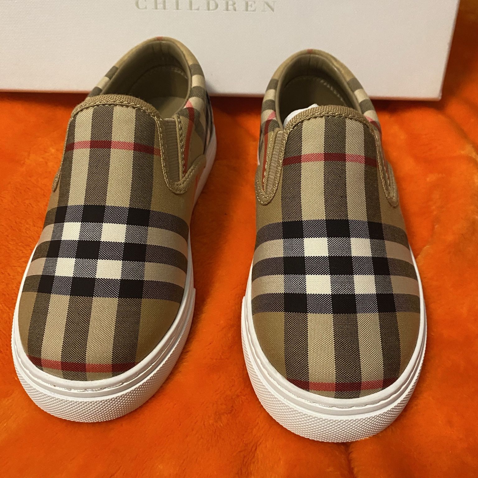 Brand NEW Kids Burberry shoes Size 27 (US10) for Sale in Riverview 