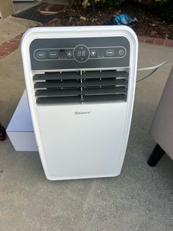 Portable AC w/attachments and remote