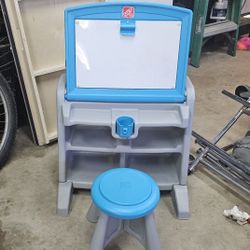 Step 2 Art Desk With Stool