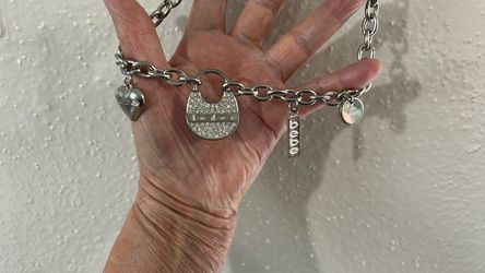 Bebe necklace in very good condition
