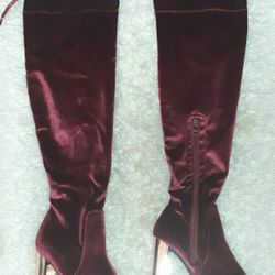 STUNNING MAROON THIGH HIGH BOOTS W/ IMPRESSIVE 4" GOLDHEEL NEW NEVER WORN  SIZE 8.5