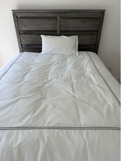 Raymour & Flanigan Queen bedframe