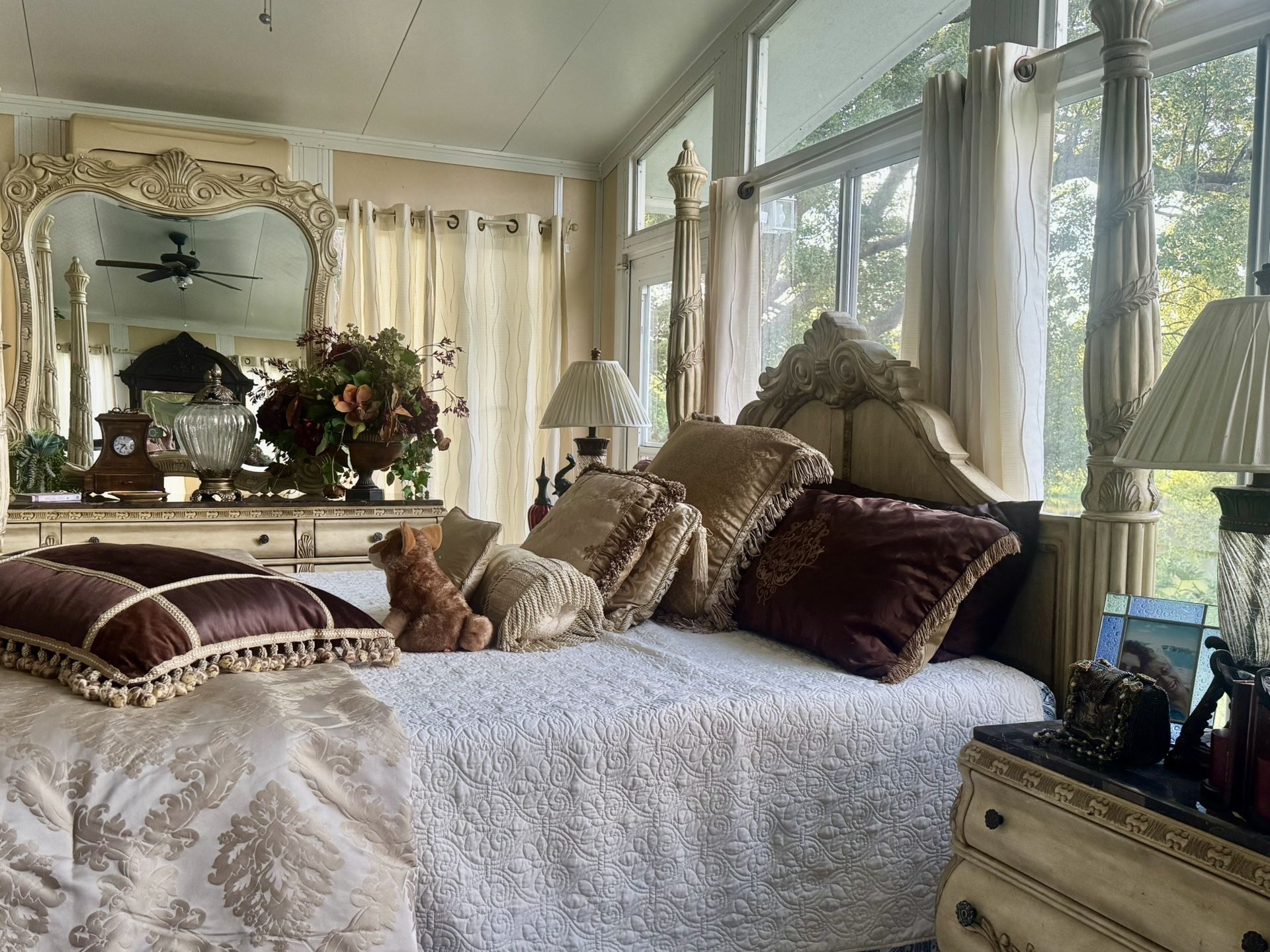 Tracy Has! A Beautiful Blonde King Size Bedroom Set!