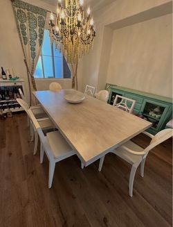 Dining Room Table + 4 Chairs