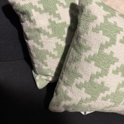 Set Of Square Houndstooth Woven Jacquard Chenille Pillow Green/White - Room Essentials™