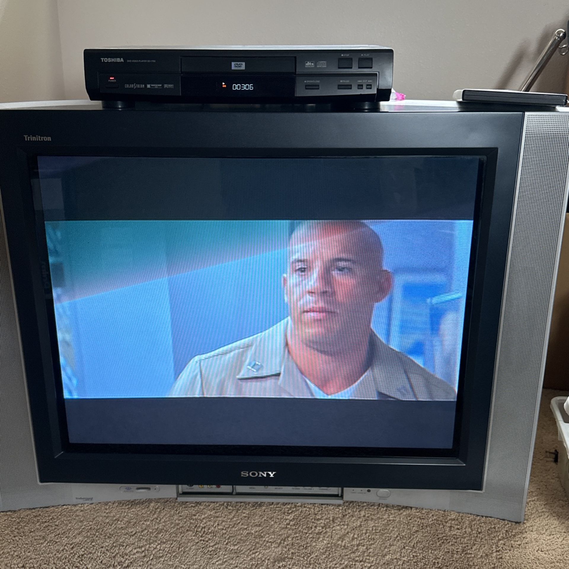 RETRO CRT FOR GAMING: 32 Inch Sony WEGA KV-32HV600