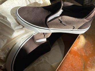 Men’s Vans Slip On Shoes Sz 9.0 NEW
