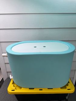 Moeller 26 gallon light blue bait tank/ live well