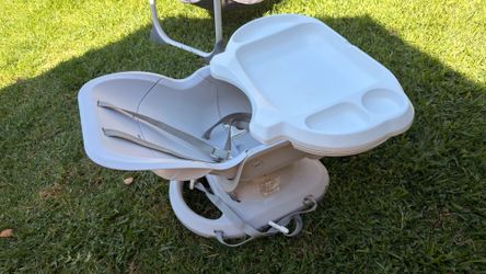 Fisher price high chair travel chair easy to use