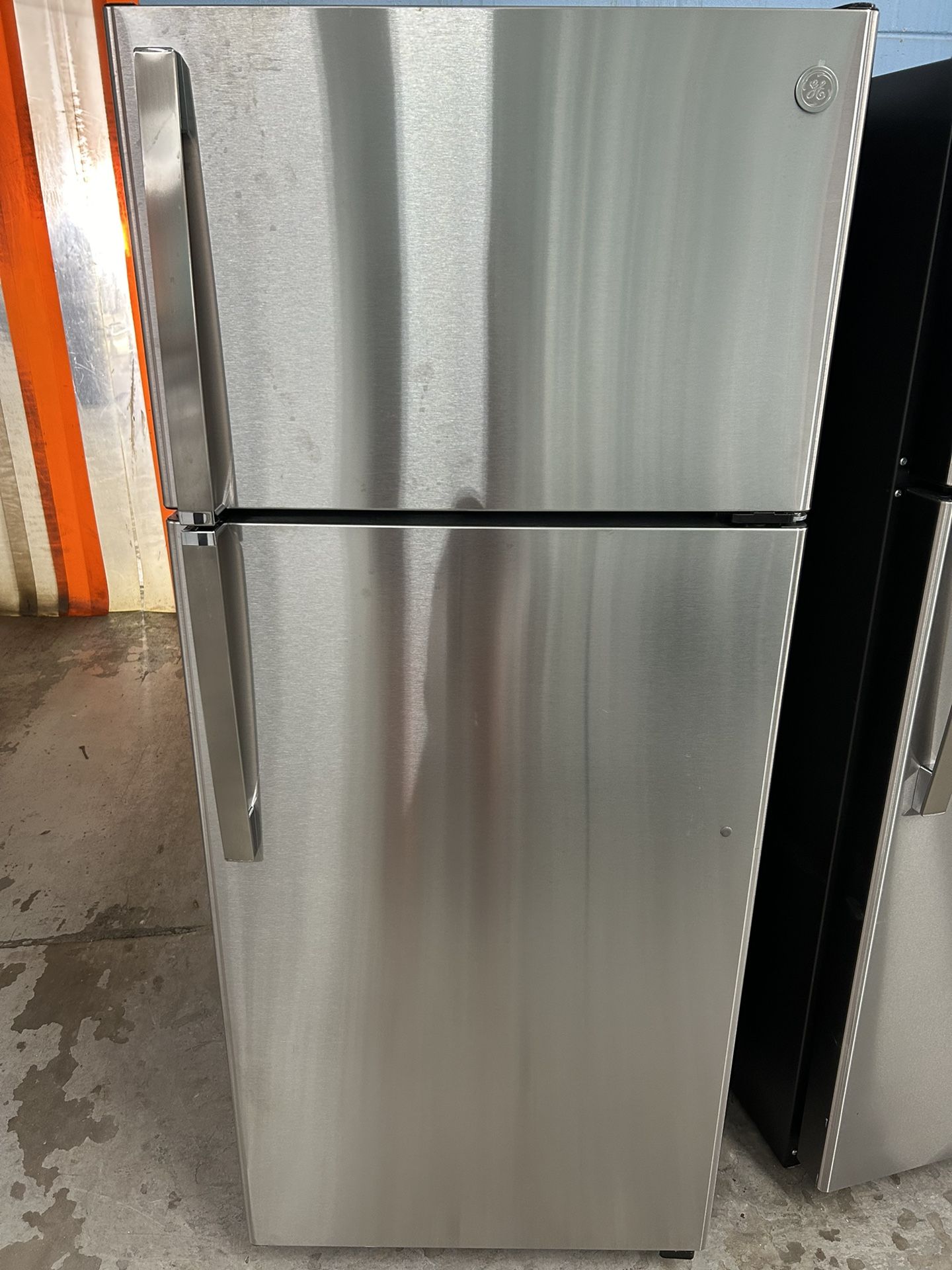 Brand New Stainless 18 Cubic Foot Refrigerator With Ice Maker